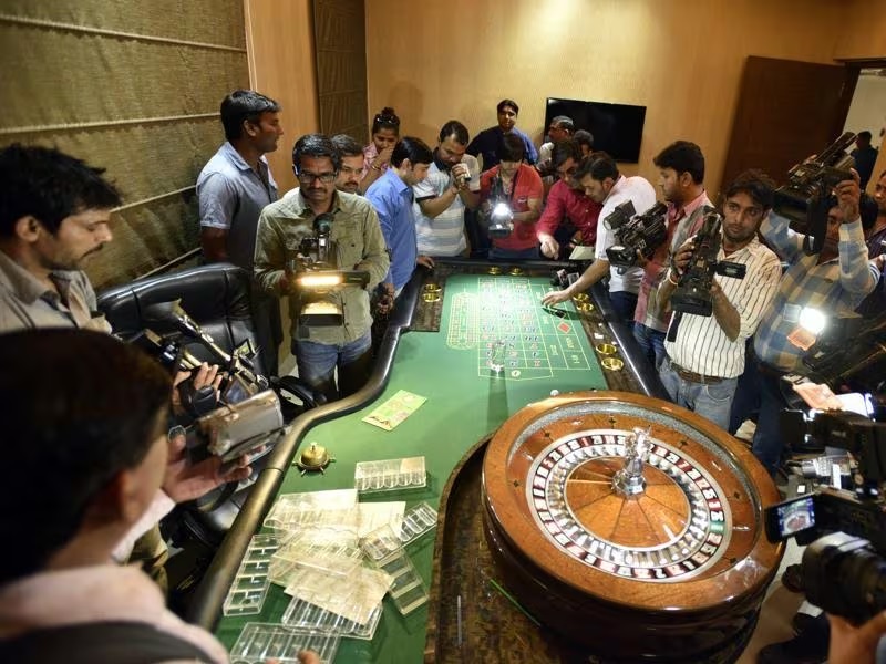 The Relationship Between Casinos and Sports: Sponsorships, Betting, and More